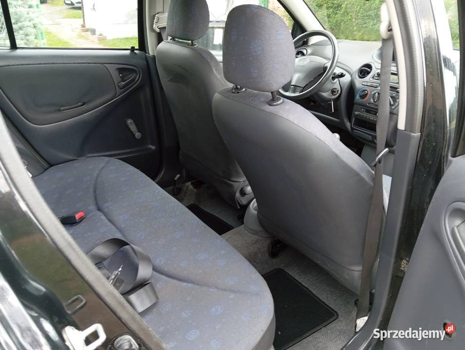 Toyota Yaris 10 benzyna wspomaganie 5 drzwi Wałbrzych sprzedam
