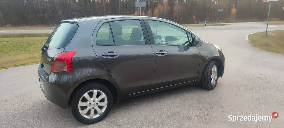 Toyota Yaris 13 benzyna hakczujniki parkowania Lipsko