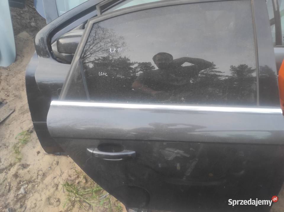 Audi a4 B8 drzwi prawy tył kod lakieru lz7l
