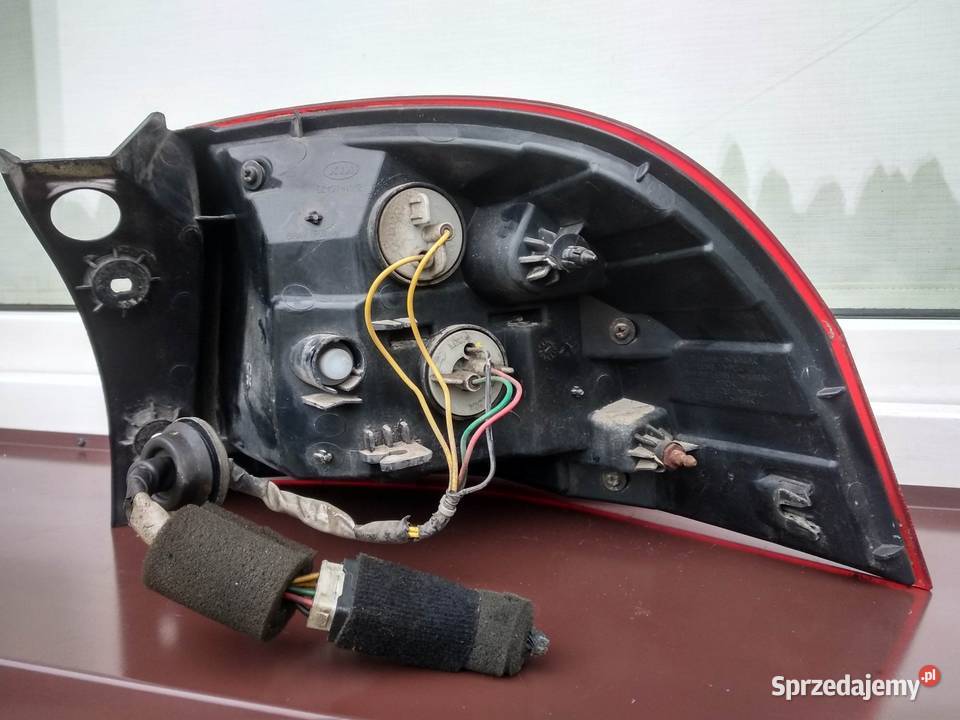 Kia Rio III 3 lampa tył tylna lewa narożna w osobowe Sieradz