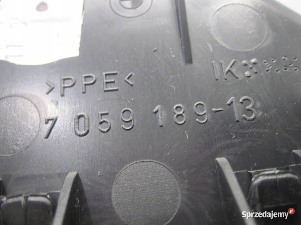 BMW E82 10r kratka nawiewu 7059189