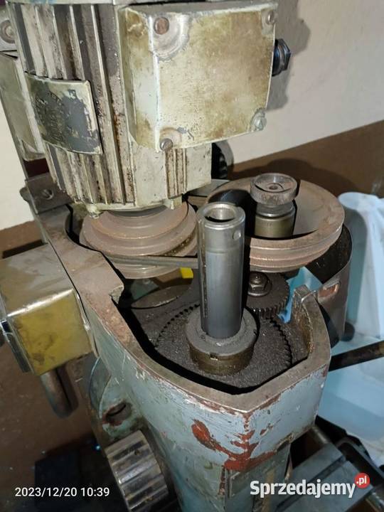 Frezarka mała warsztat głowica pionowa Avia Katowice