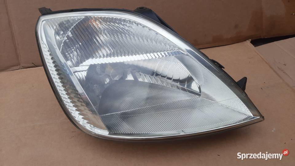 LAMPA PRAWA FORD FIESTA 0208 PRAWY PRZÓD Dębno