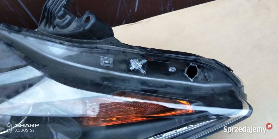 Toyota Aygo II 201418 lampa przednia Prawa Łódź sprzedam