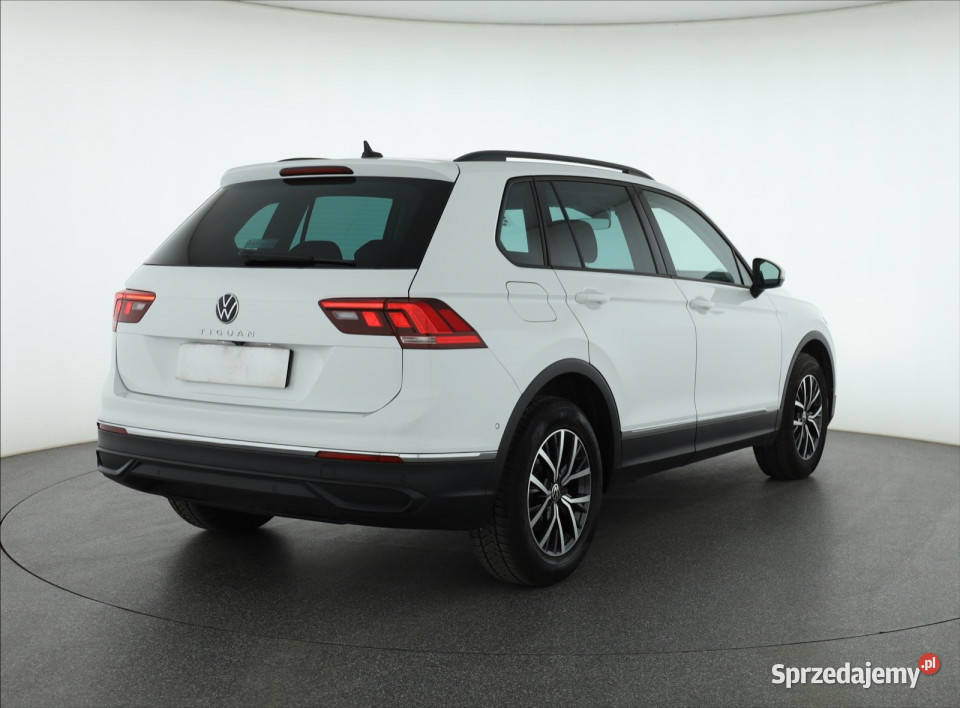 VW Tiguan 15 TSI biały