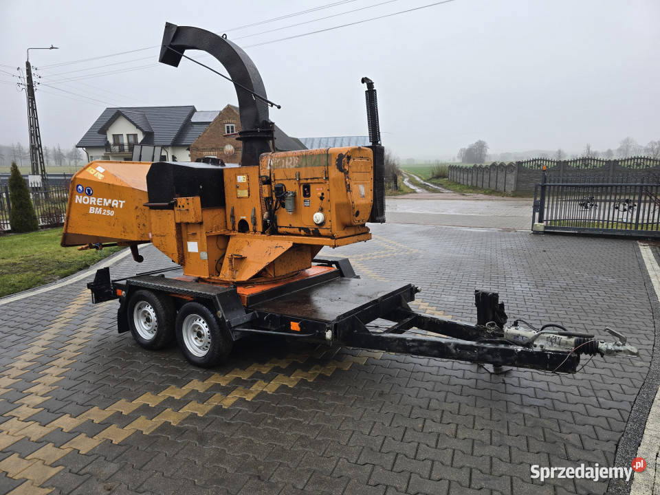 Rębak spalinowy na przyczepie NOREMAT BM250 Baliki