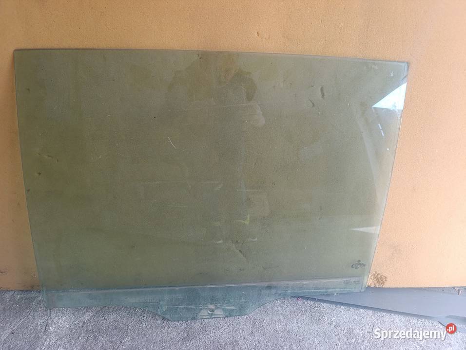 Touran 5t szyba tylna lewa osobowe