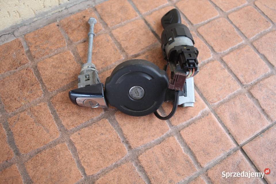 STACYJKA WKŁADKA KLUCZYK KOREK WLEWU PALIWA sprzedam