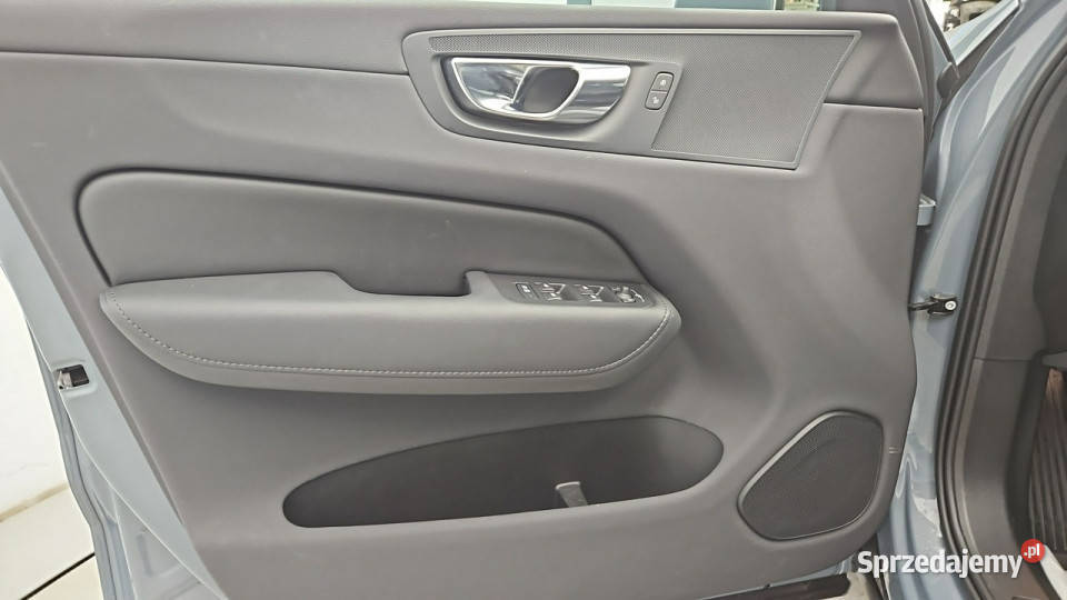 Volvo XC 60 B4 B Core aut Z Polskiego Salonu Warszawa sprzedam