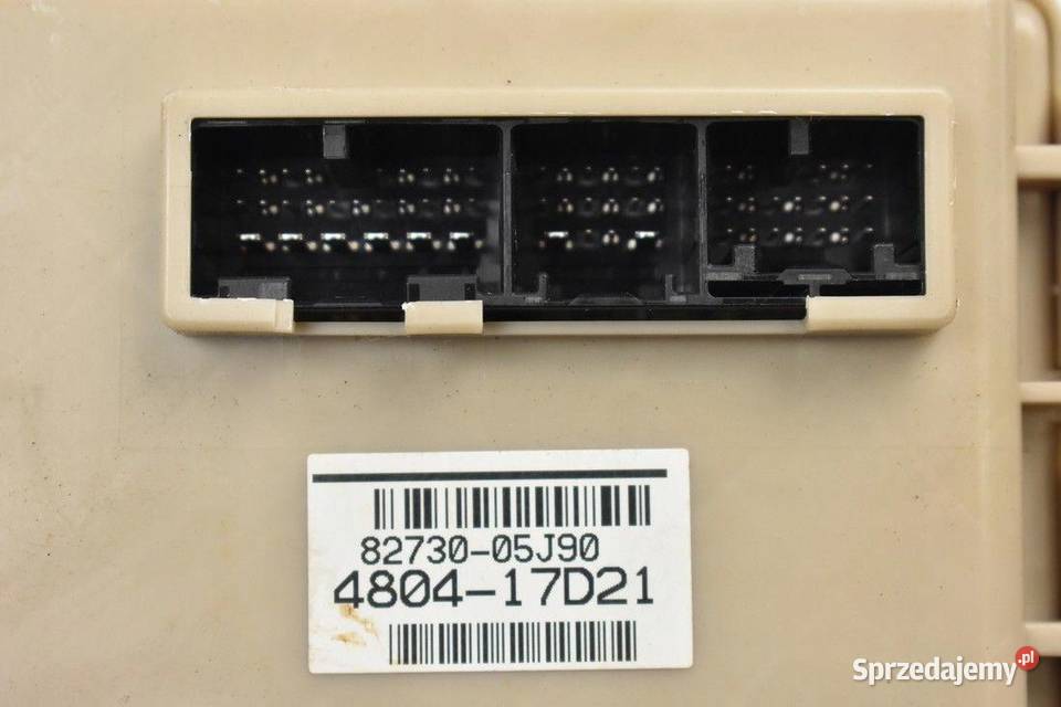 SKRZYNKA BEZPIECZNIKÓW AVENSIS T29 8273005J90