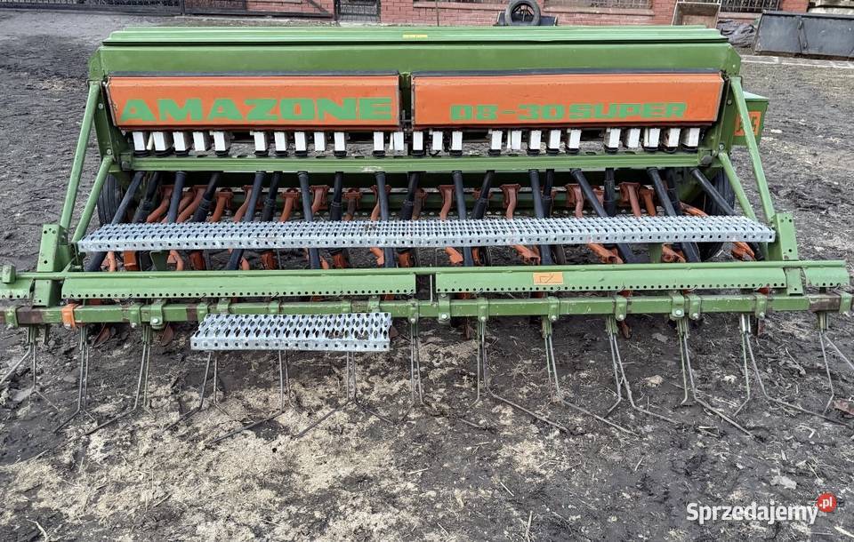 Siewnik zbozowy TALERZOWY AMAZONE D830 SUPER 3m Średnie Duże