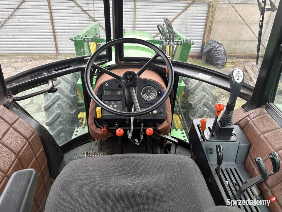 John Deere 2140 z ładowaczem Ciągniki