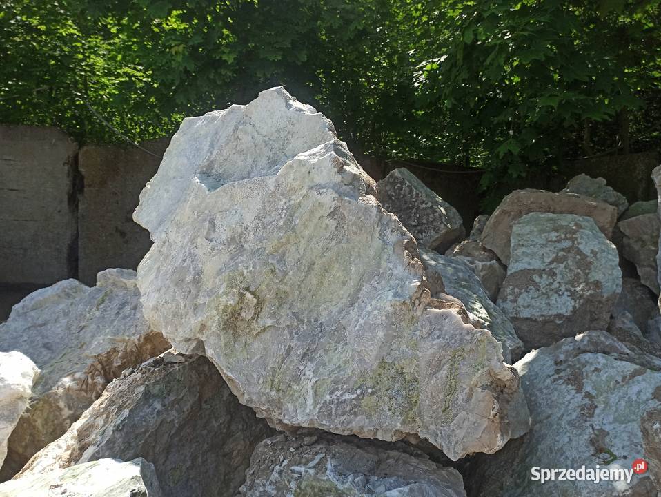 Głazy Kolorowy duży kamień skała Monolit Granit małopolskie Oświęcim