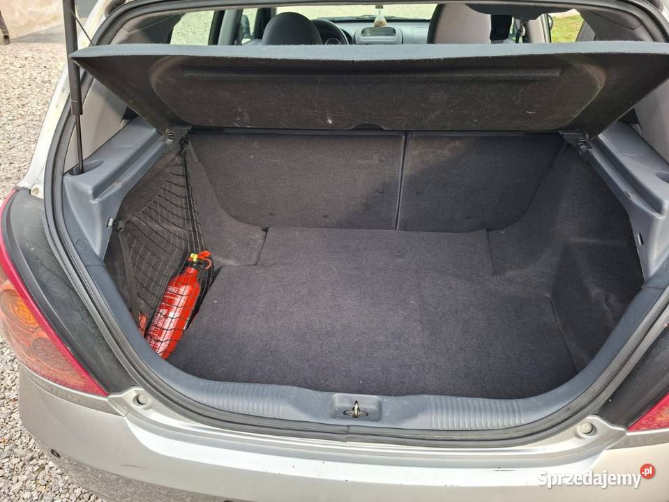 Nissan Almera 15 benzyna 98 2004 zadbany gniazdo AUX Wierzbica-Kolonia sprzedam