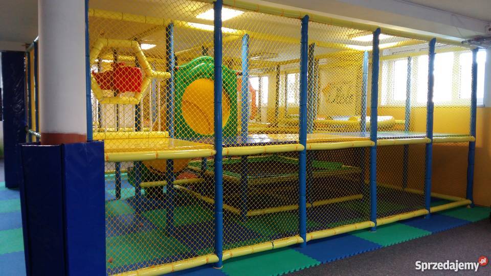 dwupoziomowa konstrukcja do sali zabaw hotelu Góra Kalwaria