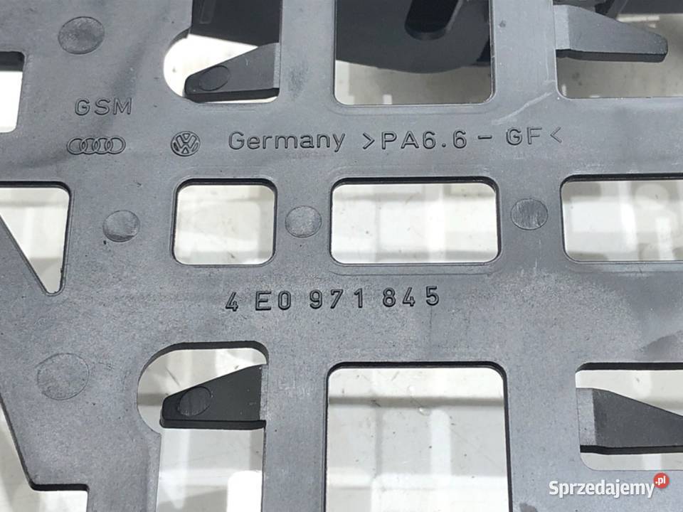 SKRZYNKA BEZPIECZNIKÓW AUDI A8 D3 4E0971845
