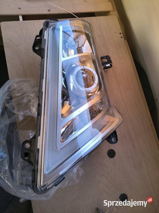 Lewa lampa Volvo FH 4 Bixenon używana 2019r kod Rzeszów