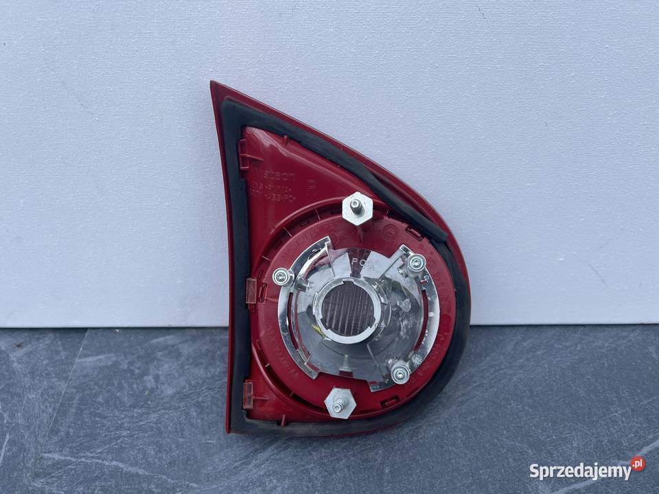 VW GOLF 5 PRAWA LAMPA W KLAPĘ Ostroróg