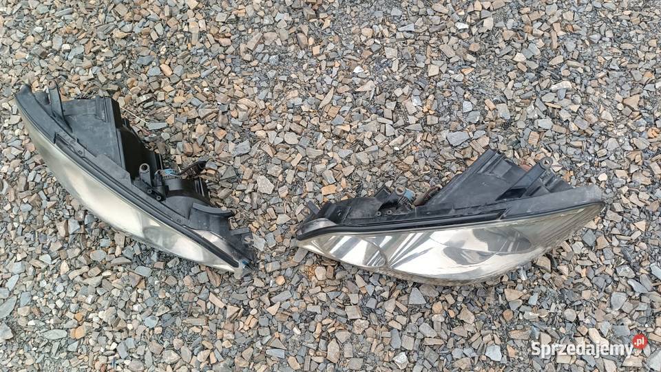 Lampa prawa przód przednia Toyota Avensis Verso małopolskie sprzedam