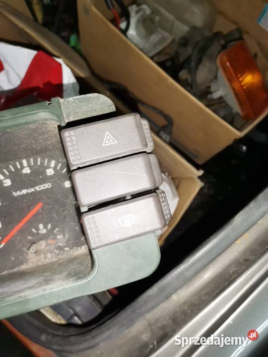 Włącznik świateł awaryjnych Audi 80 b2