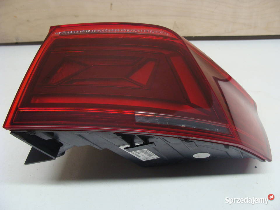 VW Passat B8 LIFT Kombi Lampa Tylna Prawa Led osobowe sprzedam