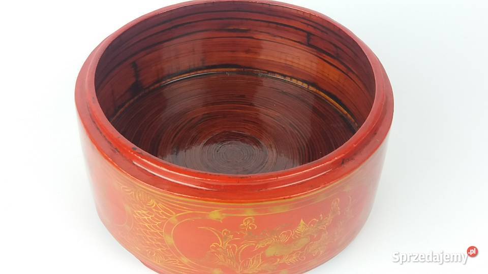 Pojemnik z czerwonej laki z czasów PRL Bytom