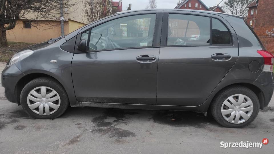 Toyota Yaris 10 benzyna 151 grafitowa 5 drzwi Olsztyn