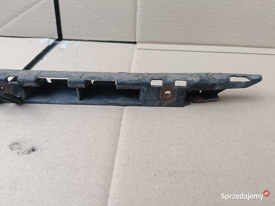 Prawy ślizg tylnego zderzaka BMW 7 E65 E66 E67 osobowe Drezdenko