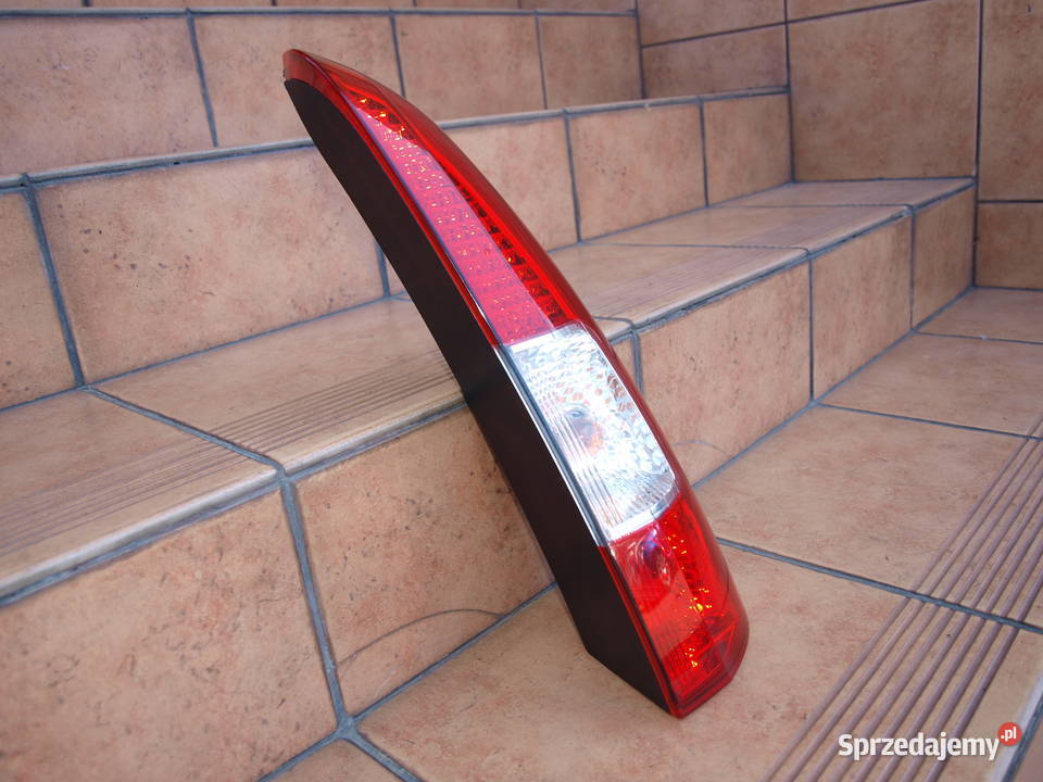 Volvo XC70 lampa prawa tył góra 2004 2007r Oświetlenie