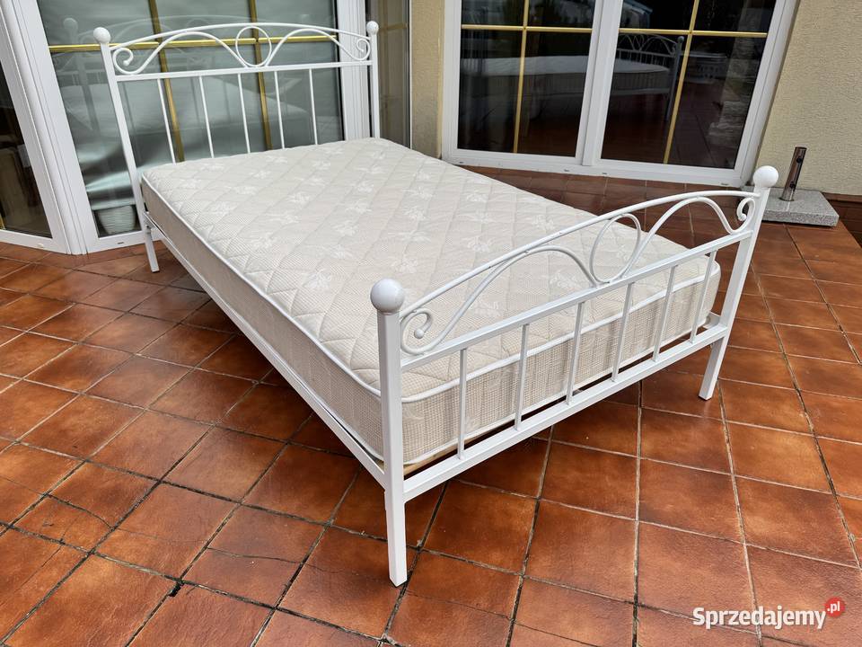 Łóżko z materacem 120x200 białe metalowe łoże Garwolin