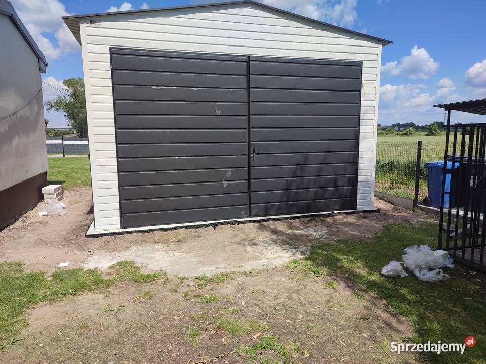 Biały Garaż Blaszany Dwuspadowy z Montażem Konin