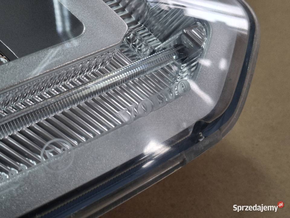 VOLVO FL EURO 6 FE REFLEKTOR PRAWY ORYGINAŁ LED Bieleń