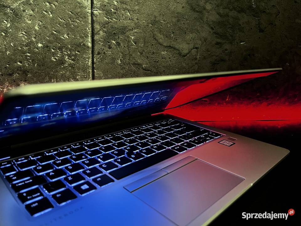 Sprzęt komputerowy na sprzedaż laptopy PC