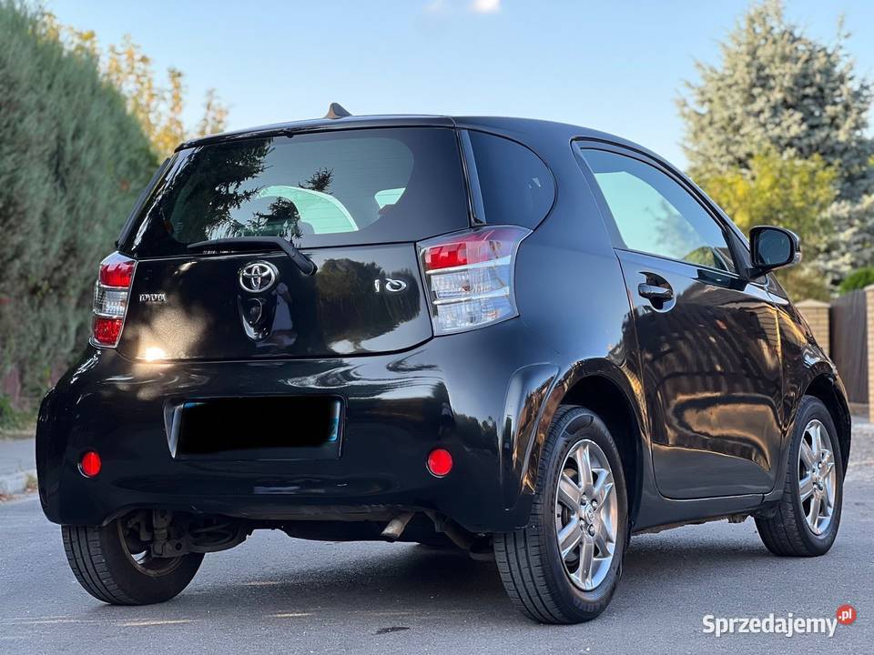 Toyota IQ 10 świeżo sprowadzona Rok produkcji 2012 Motoryzacja Ostrowiec Świętokrzyski