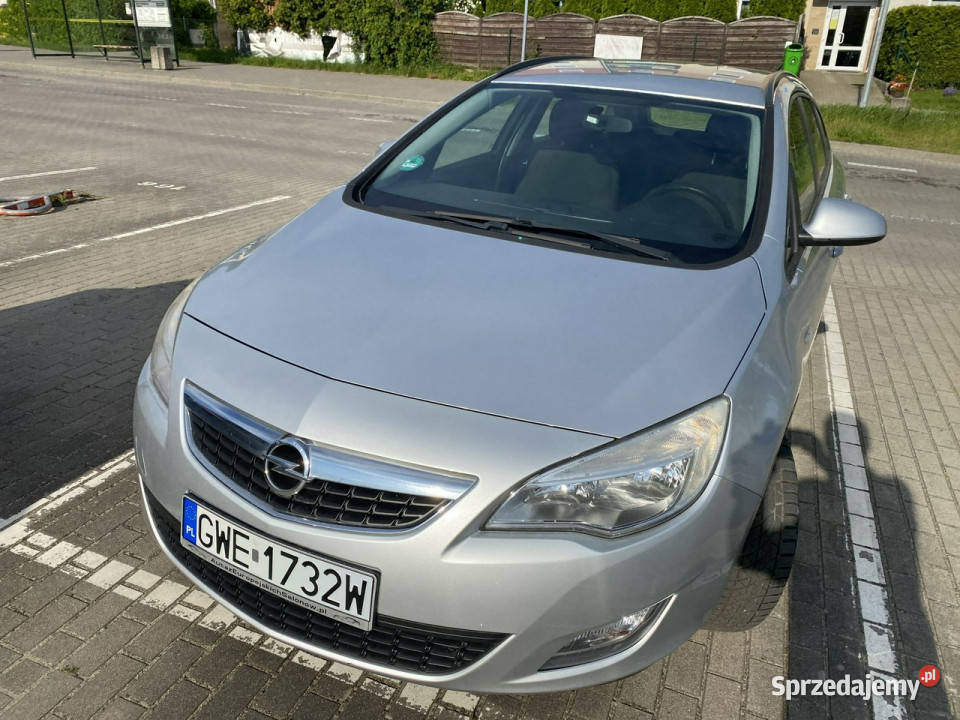 Opel Astra Oszczędny Diesel klimatyzacja niski światła do jazdy dziennej