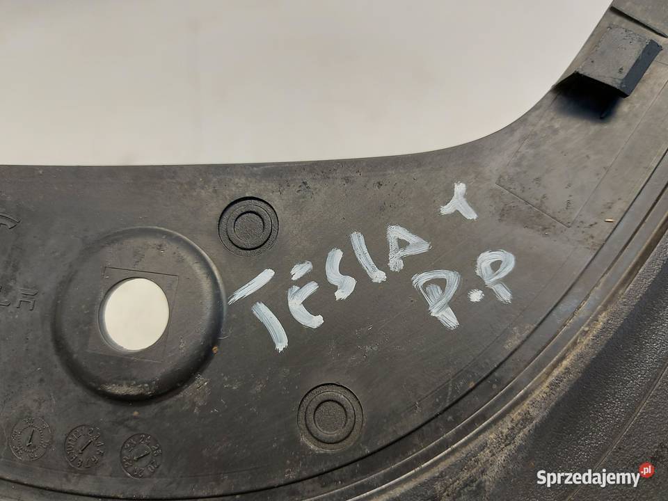TESLA MODEL Y 2023r Chlapacz przód prawy Chlapacze