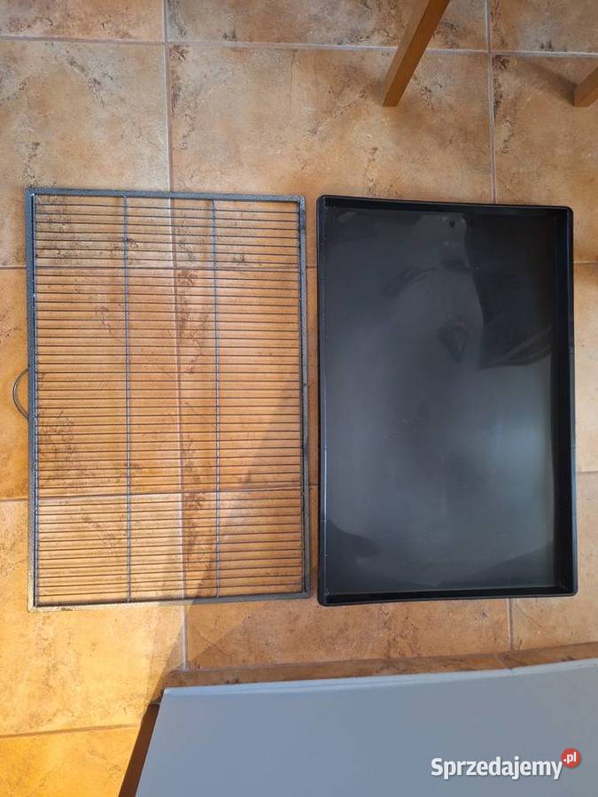 Klatka Yaheetech z podstawowym wyposażeniem