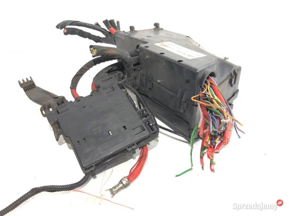 SKRZYNKA BEZPIECZNIKÓW VOLVO V50 8688040 Kombi osobowe