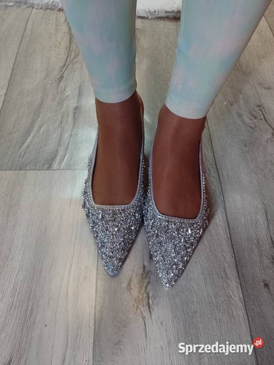 3940 Srebrne bogato zdobione czółenka wieczorowe Moda i Styl