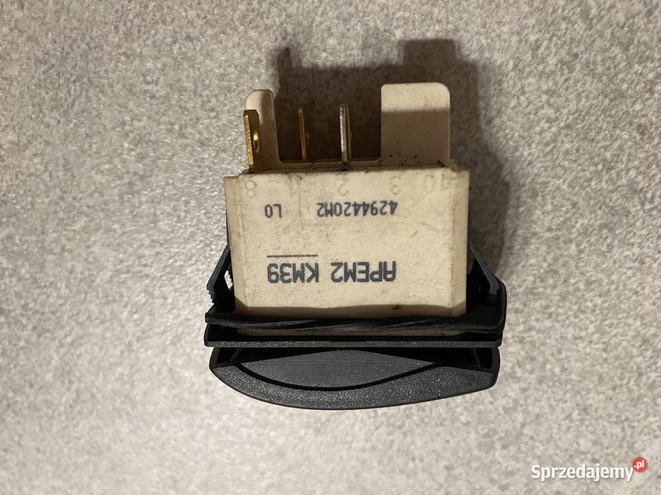 Sprzedam przełącznik podnośnika Massey Ferguson Wschowa sprzedam