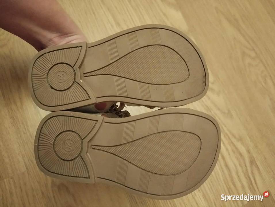 Sandałki z motylkami Rozmiar 20 Gorzów Wielkopolski sprzedam