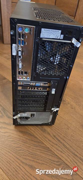 Komputer stacjonarny z monitorem i Win 10 Home Toruń