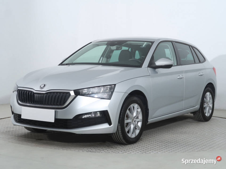 Skoda Scala 15 TSI asystent pasa ruchu