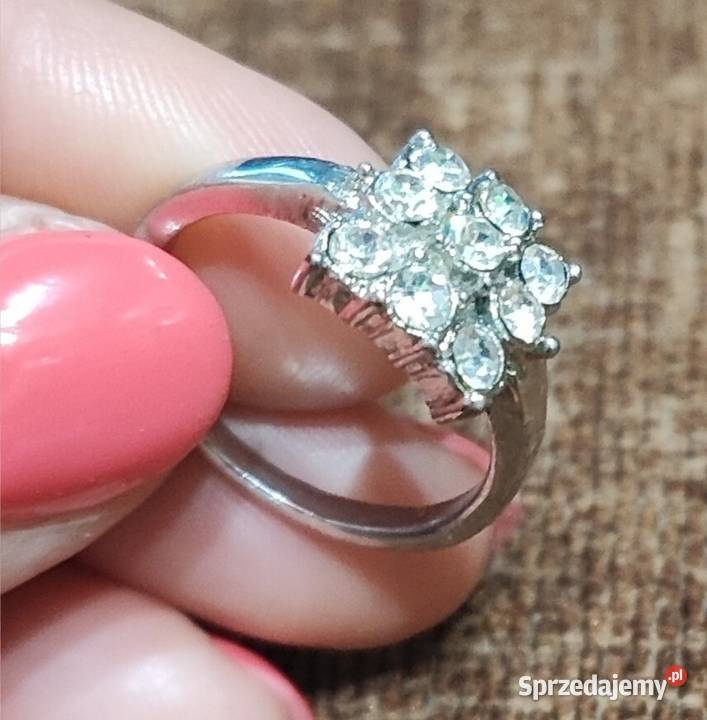 Pierścionek białe kryształki Biżuteria