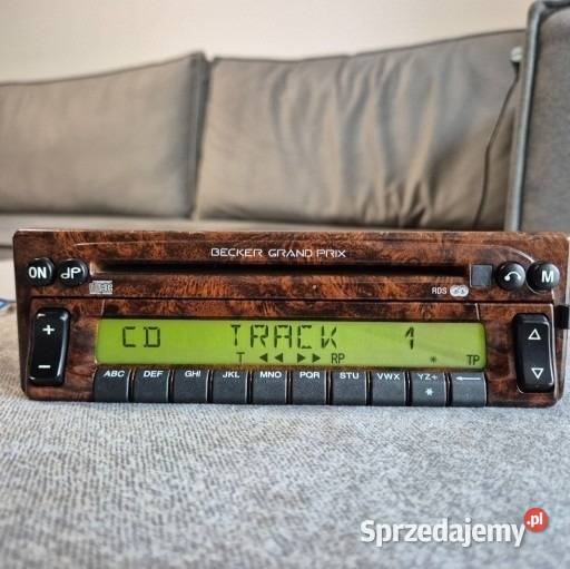 Unikatowe radio w kolorze drewna Becker Grand