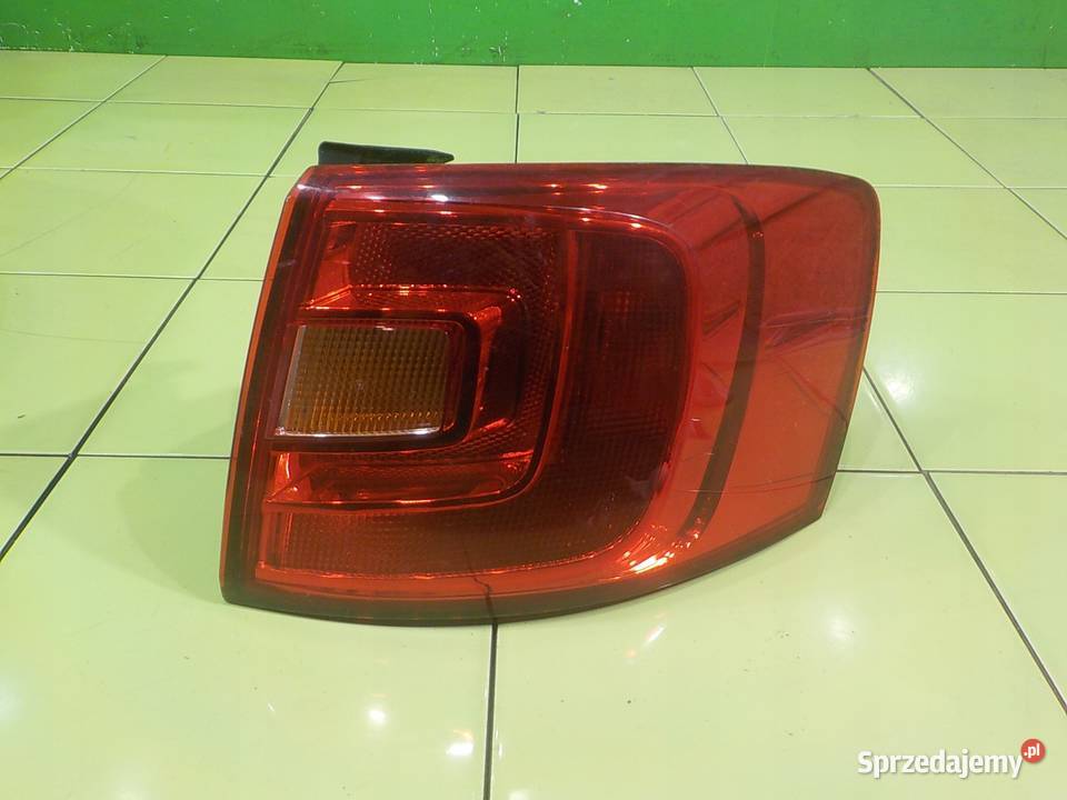 VW JETTA VI 14 TSI 12r SEDAN 4D lampa prawa tyl mazowieckie Suków