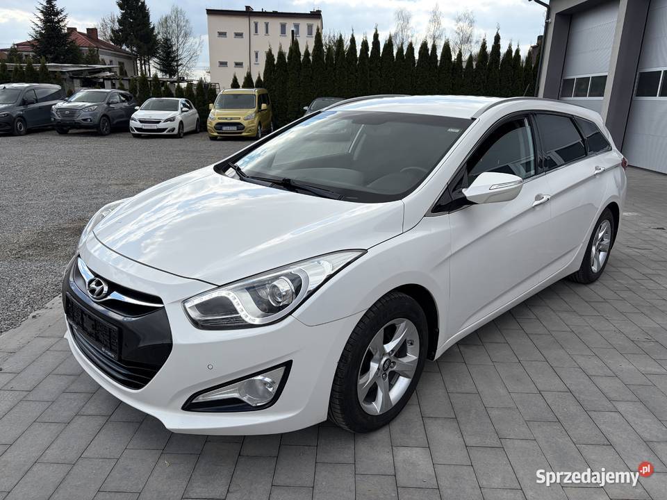 Hyundai i40 benzyna piękna wersja biała perła Trześń sprzedam