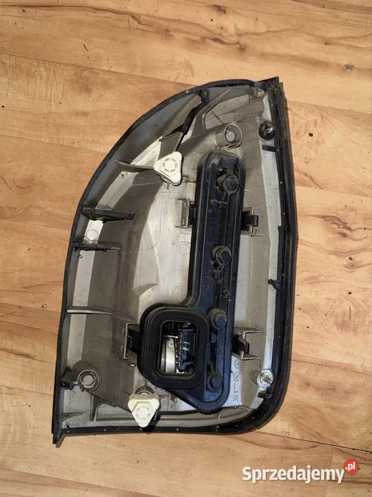Lampa prawa tył Opel zafira a Ostrów Wielkopolski sprzedam