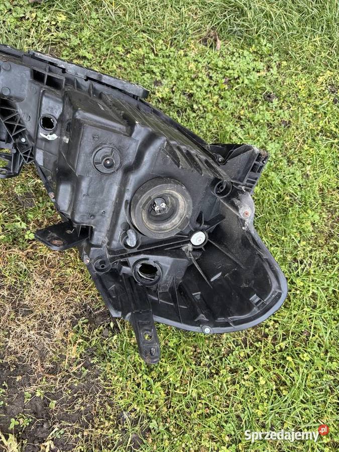 Lampa przednia Nissan Versa Lampy przednie Zamość