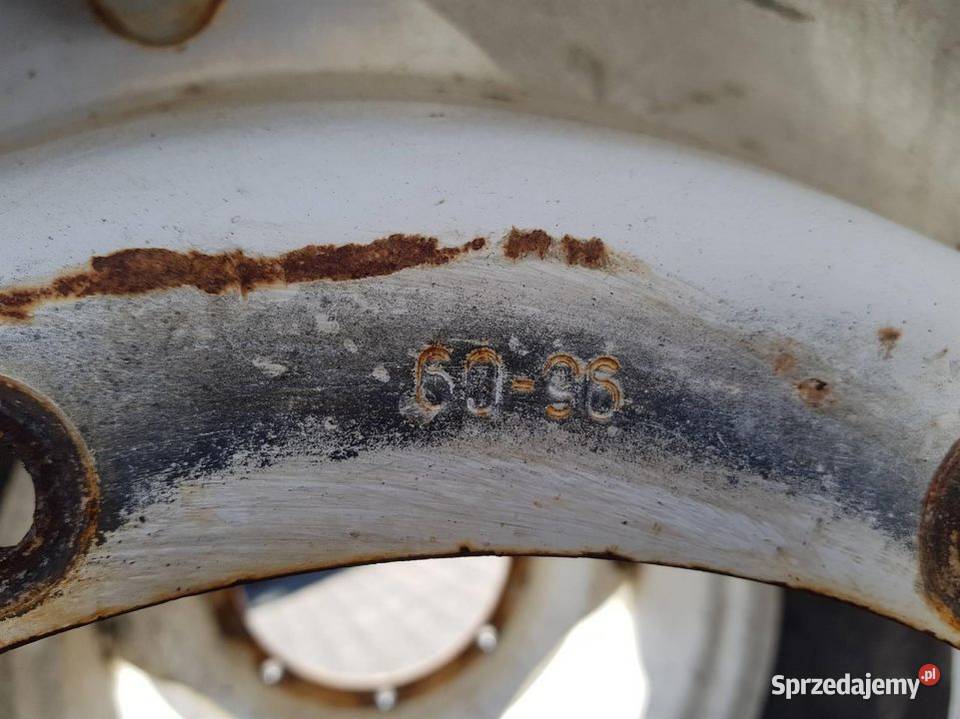 FELGA STALOWA HOLLAND 8360 R28 HOLLAND Lipno